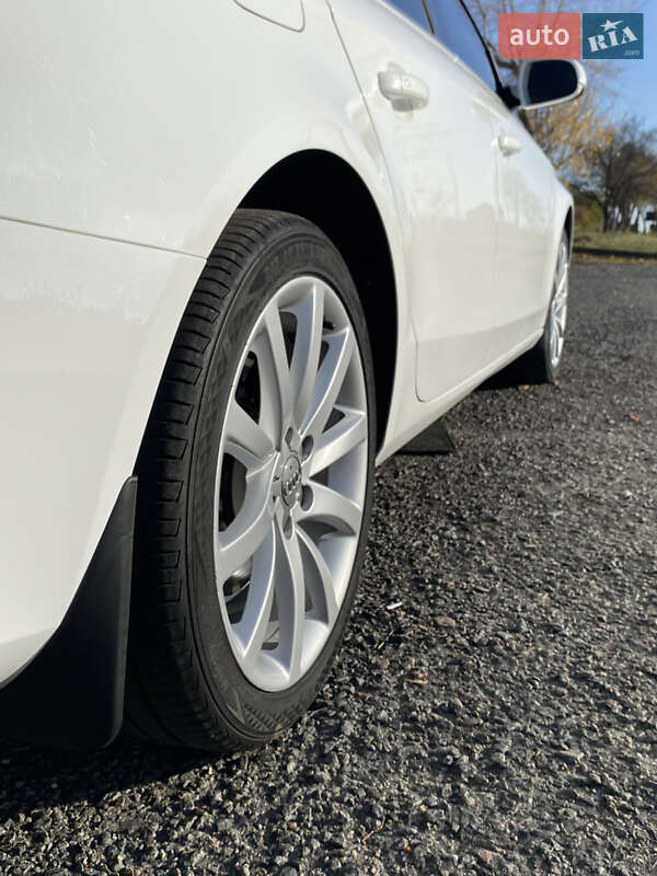 Седан Audi A4 2012 в Черкассах