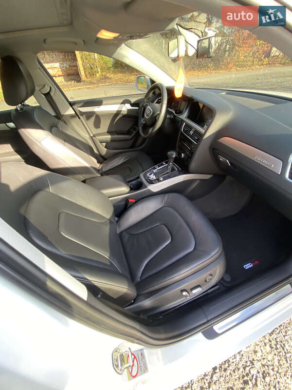 Седан Audi A4 2012 в Черкассах