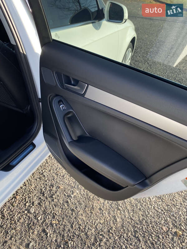 Седан Audi A4 2012 в Черкассах