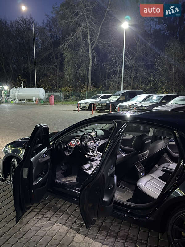 Седан Audi A4 2015 в Киеве