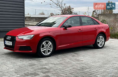 Седан Audi A4 2018 в Луцке