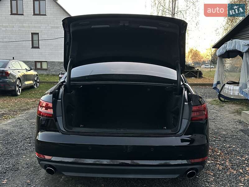 Седан Audi A4 2017 в Любешові