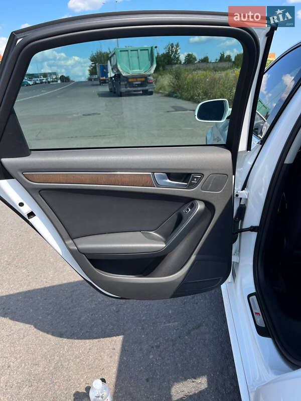 Седан Audi A4 2014 в Рівному