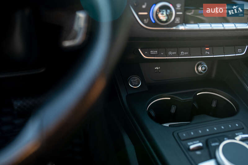 Седан Audi A4 2018 в Львове