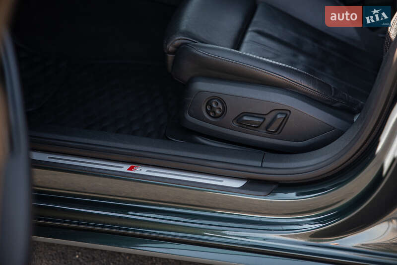 Седан Audi A4 2018 в Львове