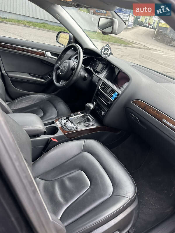 Седан Audi A4 2013 в Львове