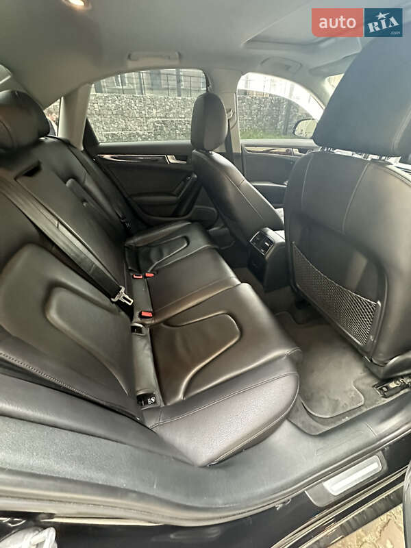 Седан Audi A4 2013 в Львове