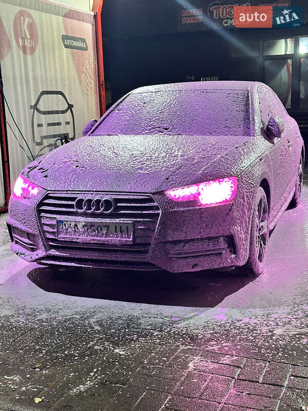 Седан Audi A4 2018 в Києві