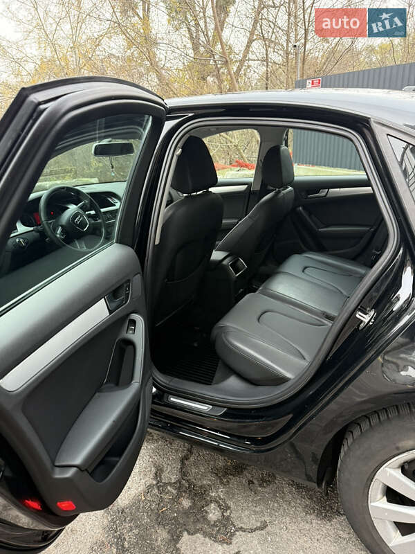 Седан Audi A4 2012 в Киеве