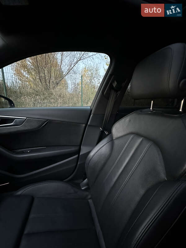 Седан Audi A4 2018 в Киеве