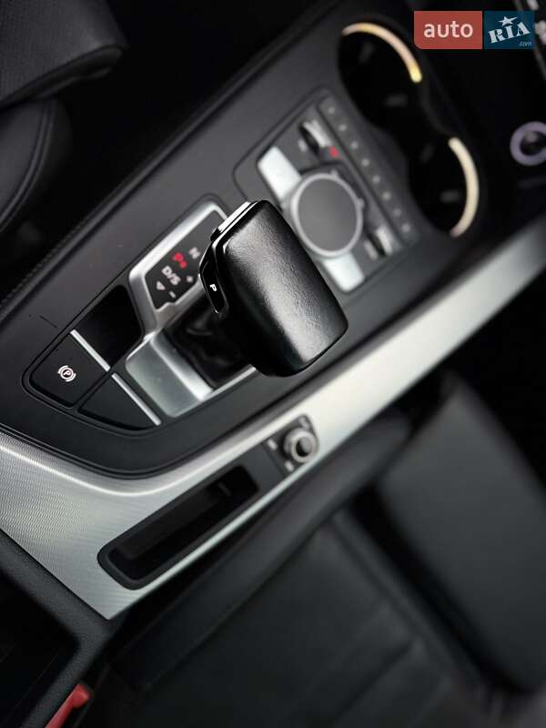 Седан Audi A4 2019 в Львові