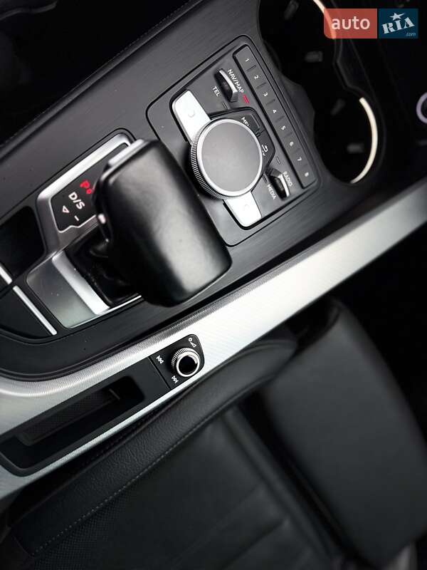 Седан Audi A4 2019 в Львові