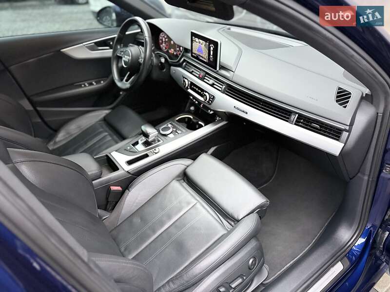 Седан Audi A4 2019 в Львові