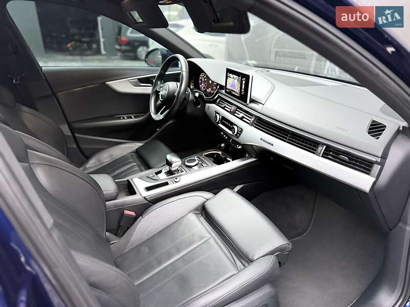 Седан Audi A4 2019 в Львові