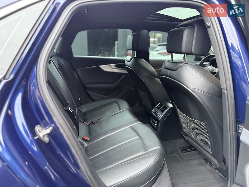 Седан Audi A4 2019 в Львові