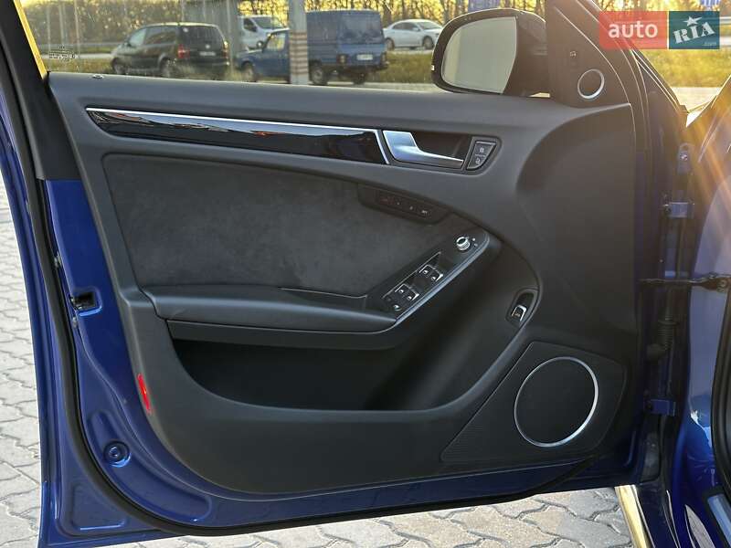 Седан Audi A4 2015 в Львове