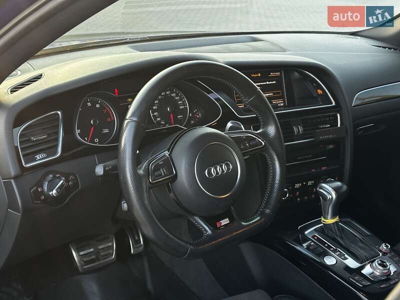 Седан Audi A4 2015 в Львове