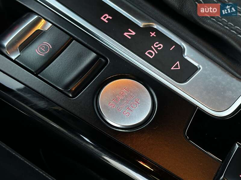 Седан Audi A4 2015 в Львове