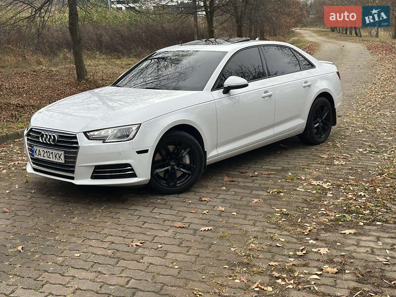 Седан Audi A4 2016 в Львове