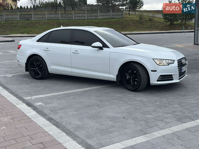 Седан Audi A4 2016 в Львове