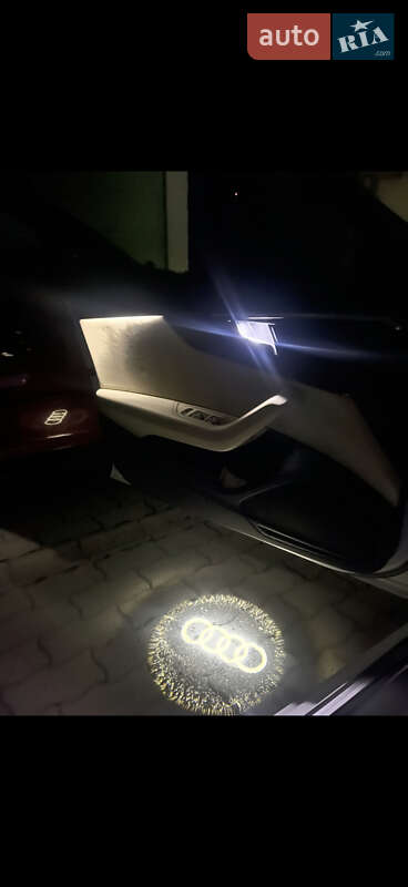 Седан Audi A4 2016 в Львове
