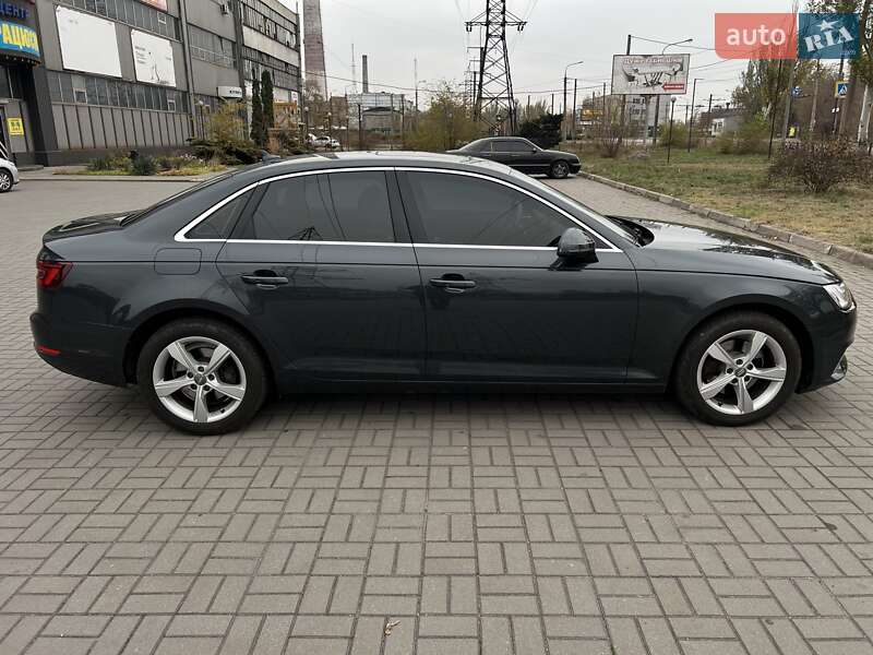 Седан Audi A4 2018 в Запоріжжі