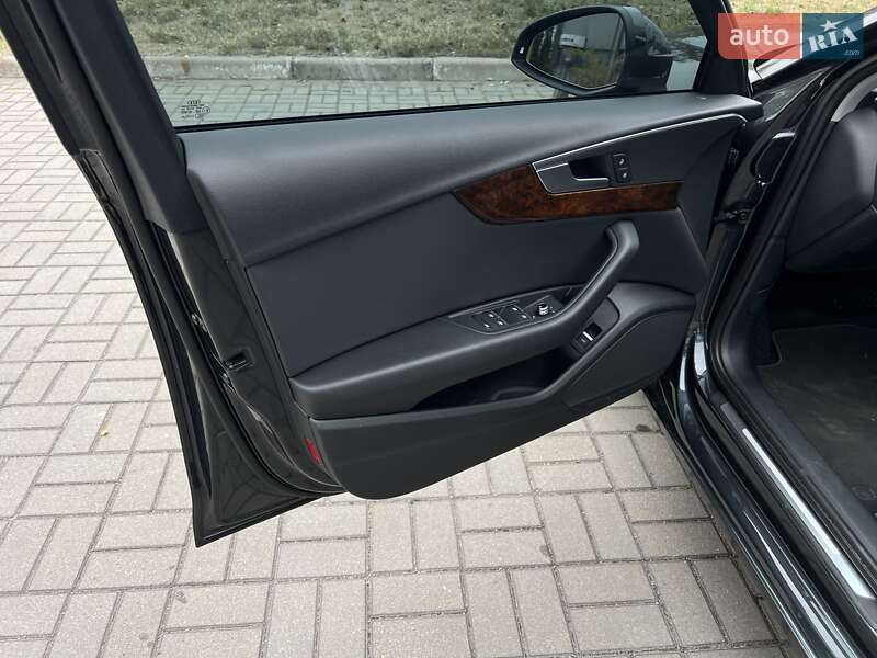Седан Audi A4 2018 в Запоріжжі