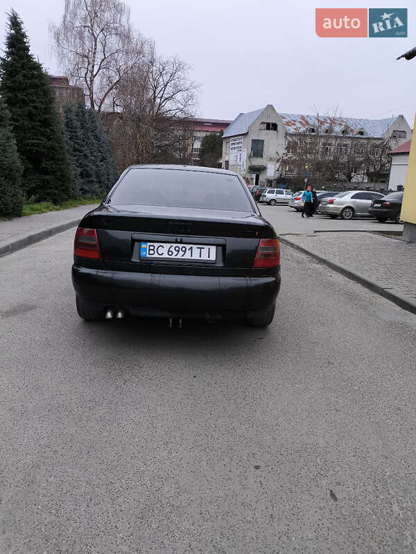 Седан Audi A4 1998 в Золочеве