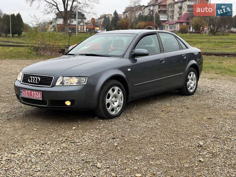 Седан Audi A4 2003 в Долине