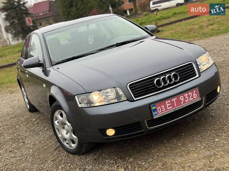 Седан Audi A4 2003 в Долине
