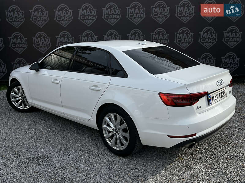 Седан Audi A4 2016 в Киеве