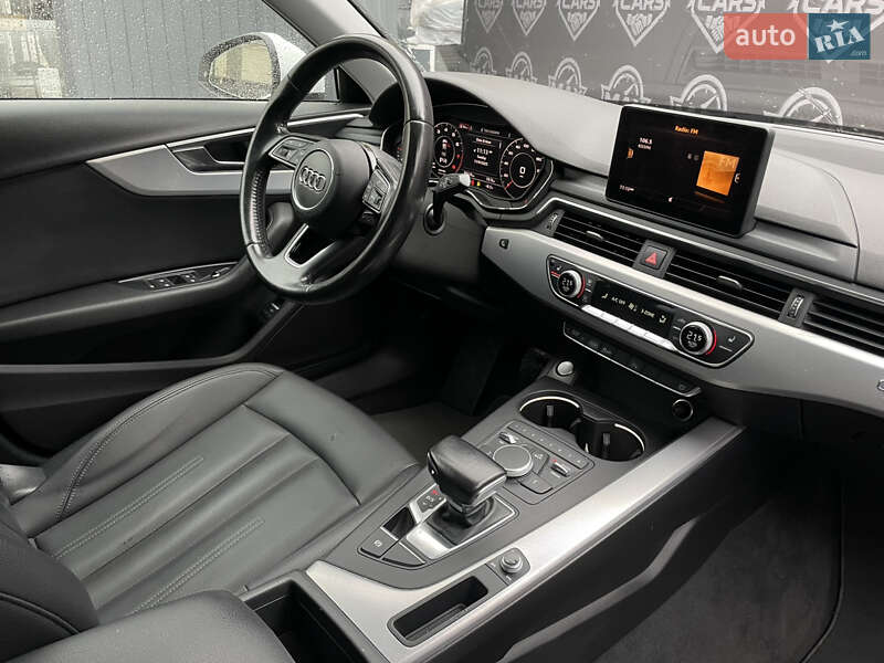 Седан Audi A4 2016 в Киеве