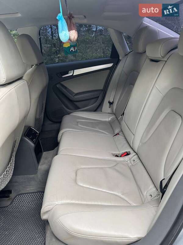 Седан Audi A4 2010 в Львові