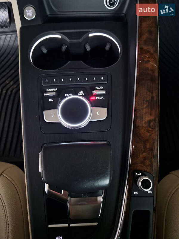 Седан Audi A4 2017 в Дніпрі