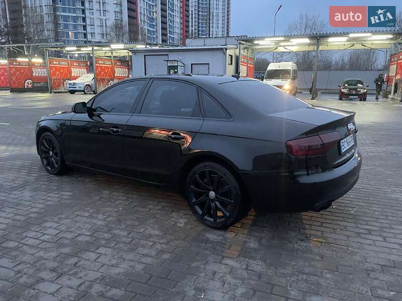 Седан Audi A4 2012 в Киеве