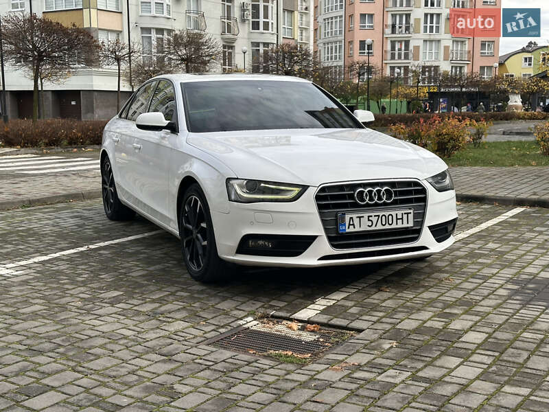 Седан Audi A4 2012 в Івано-Франківську