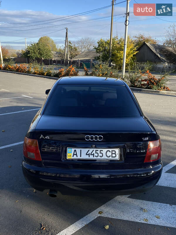 Седан Audi A4 1996 в Буче