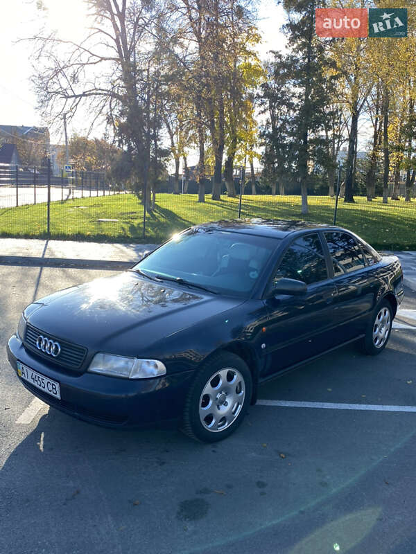 Седан Audi A4 1996 в Буче