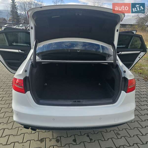 Седан Audi A4 2015 в Кутах