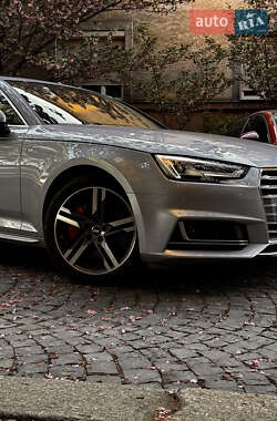 Седан Audi A4 2018 в Ужгороді