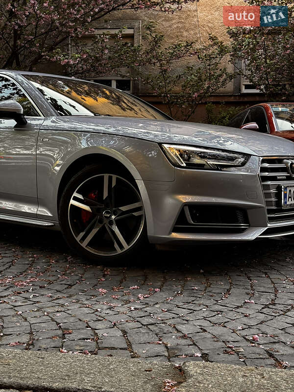 Седан Audi A4 2018 в Ужгороде