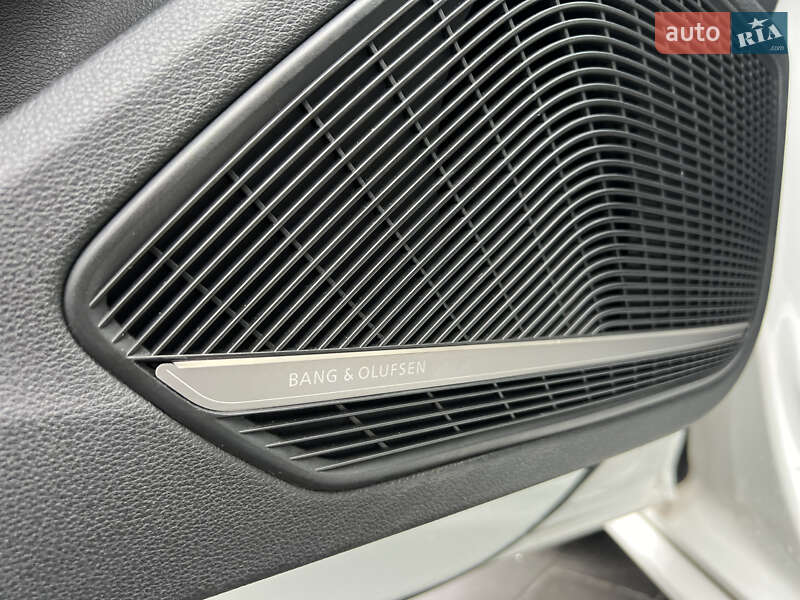 Седан Audi A4 2016 в Мостиске