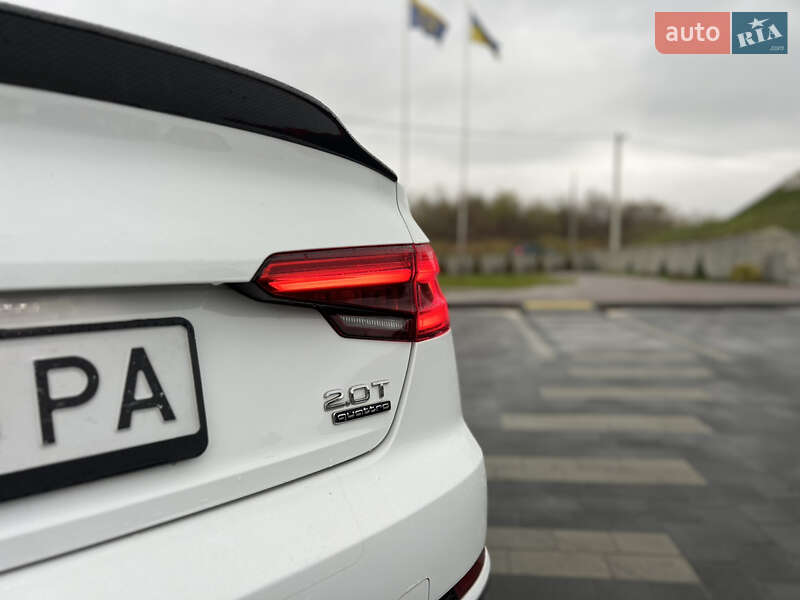 Седан Audi A4 2016 в Мостиске