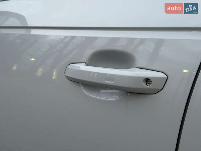 Седан Audi A4 2018 в Стрию