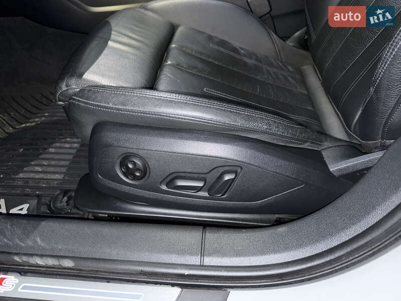 Седан Audi A4 2018 в Стрию