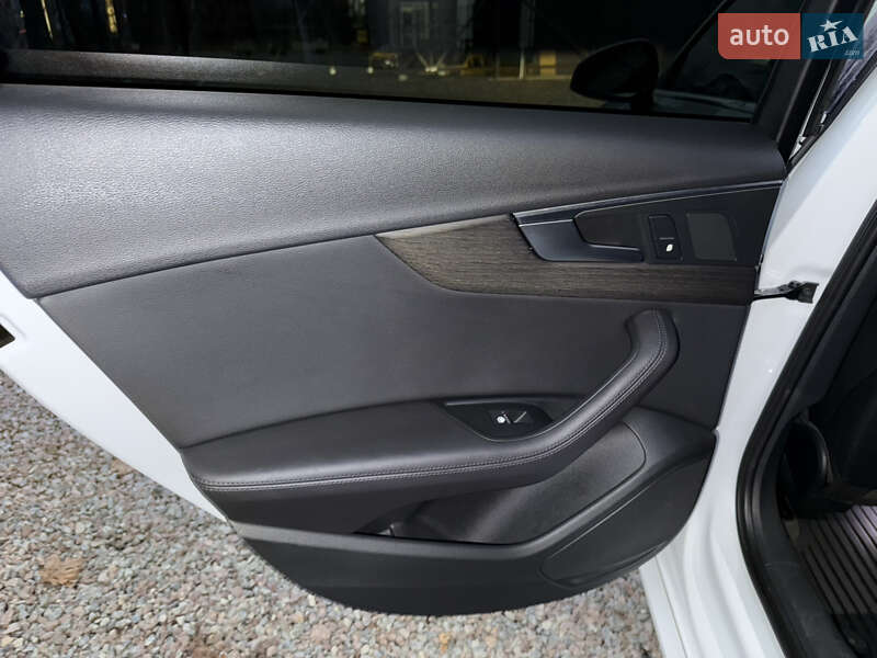 Седан Audi A4 2018 в Стрию