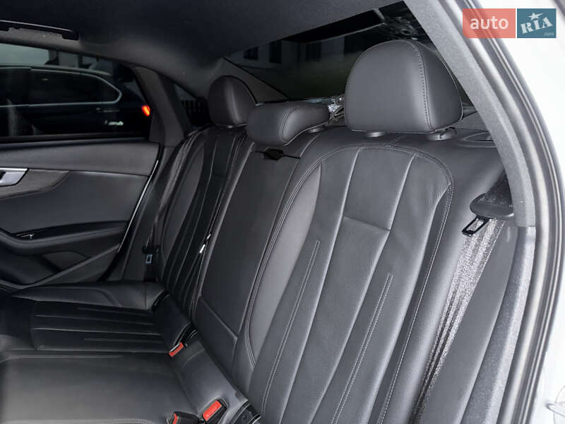 Седан Audi A4 2018 в Стрию