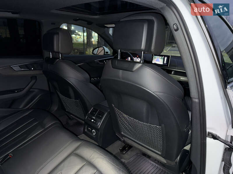 Седан Audi A4 2018 в Стрию