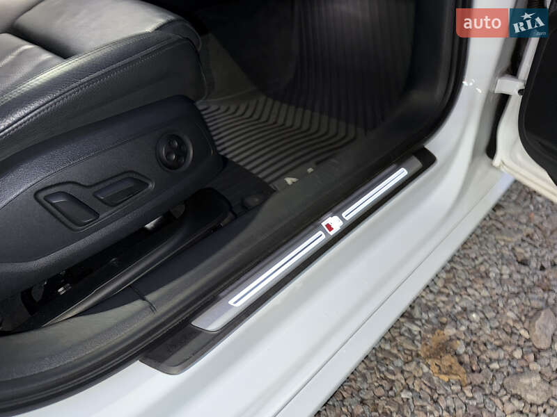 Седан Audi A4 2018 в Стрию