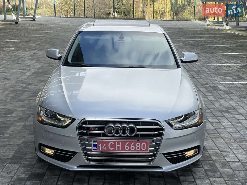 Седан Audi A4 2013 в Львове